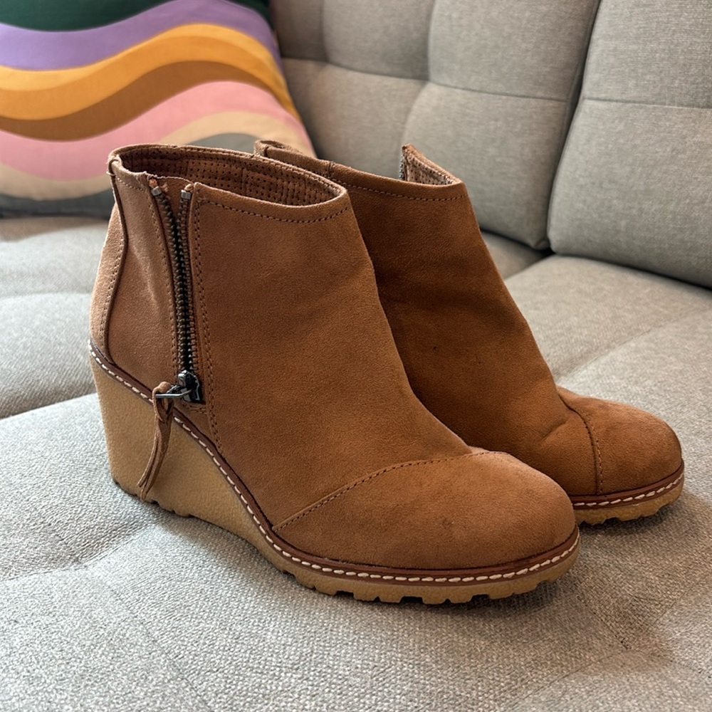 Camel Suede Toms Wedge Booties Size 6